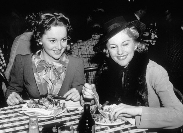 Olivia de Havilland in Joan Fontaine