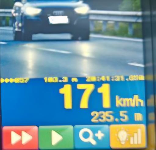 Pijan voznik v Celju vozil 171 kilometrov na uro