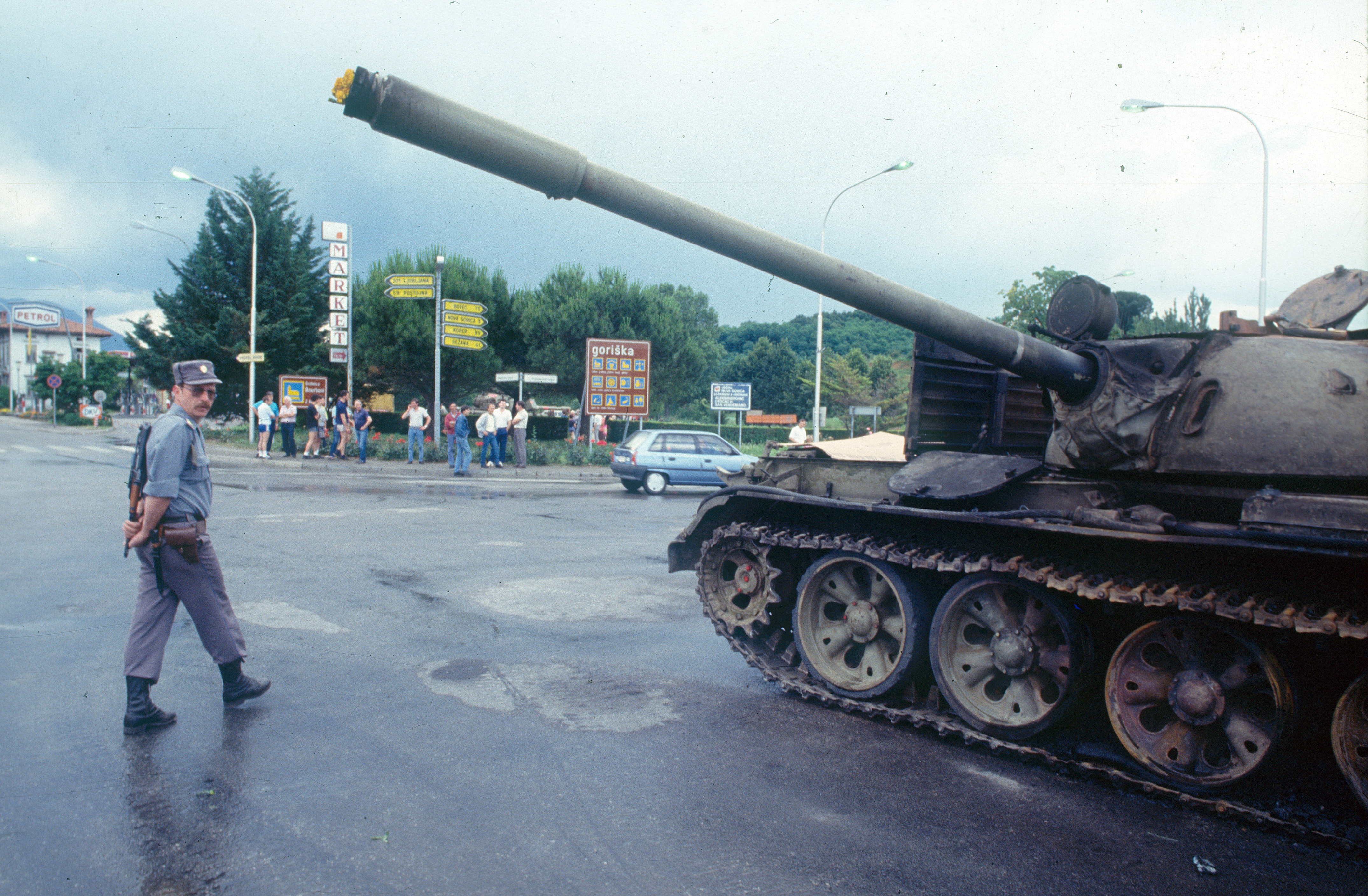 Požgan tank JLA na mejnem prehodu v Rožni dolini, Nova Gorica