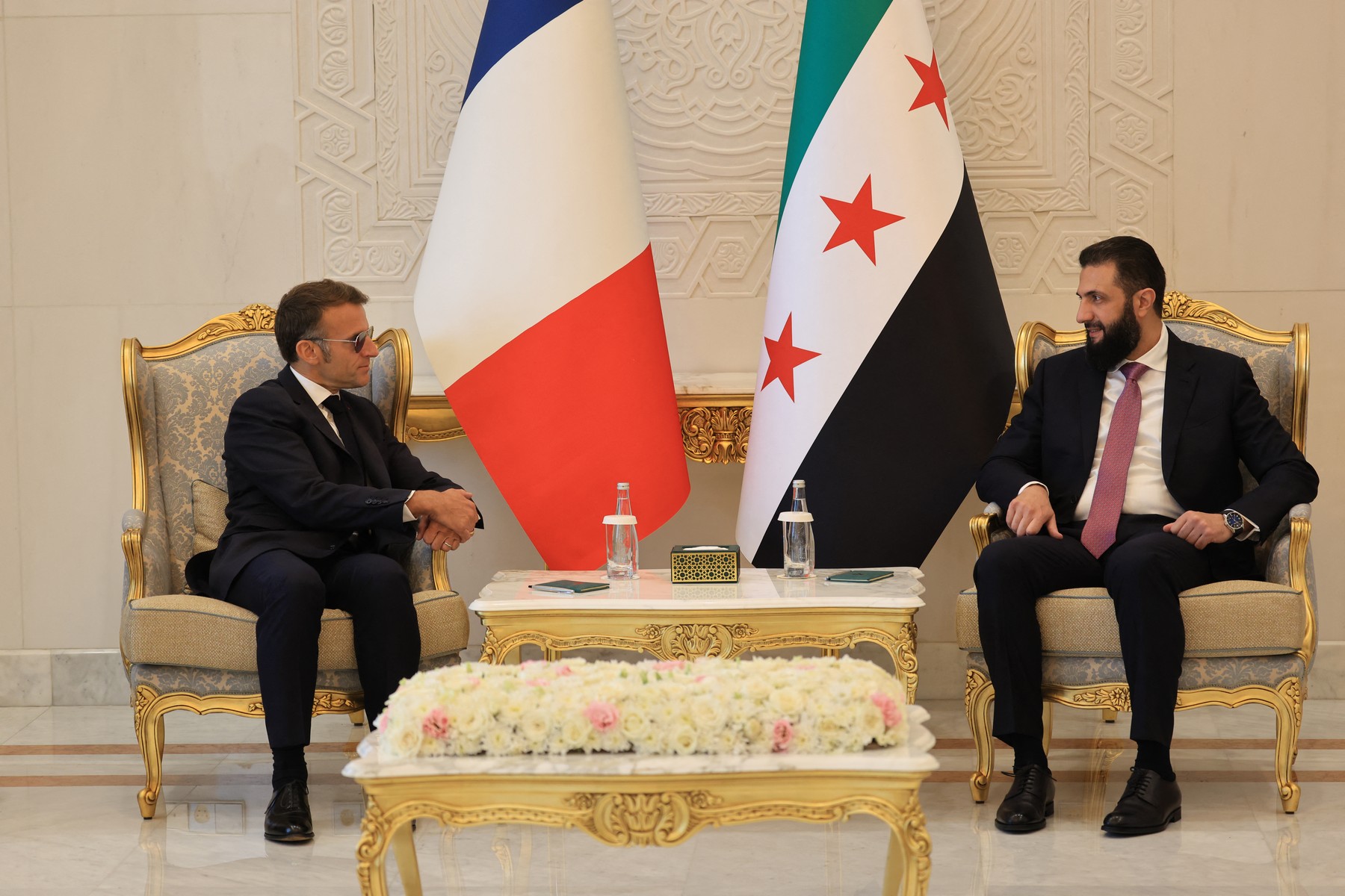 Francoski predsednik Emmanuel Macron in sirijski predsednik Ahmed al-Sharaa