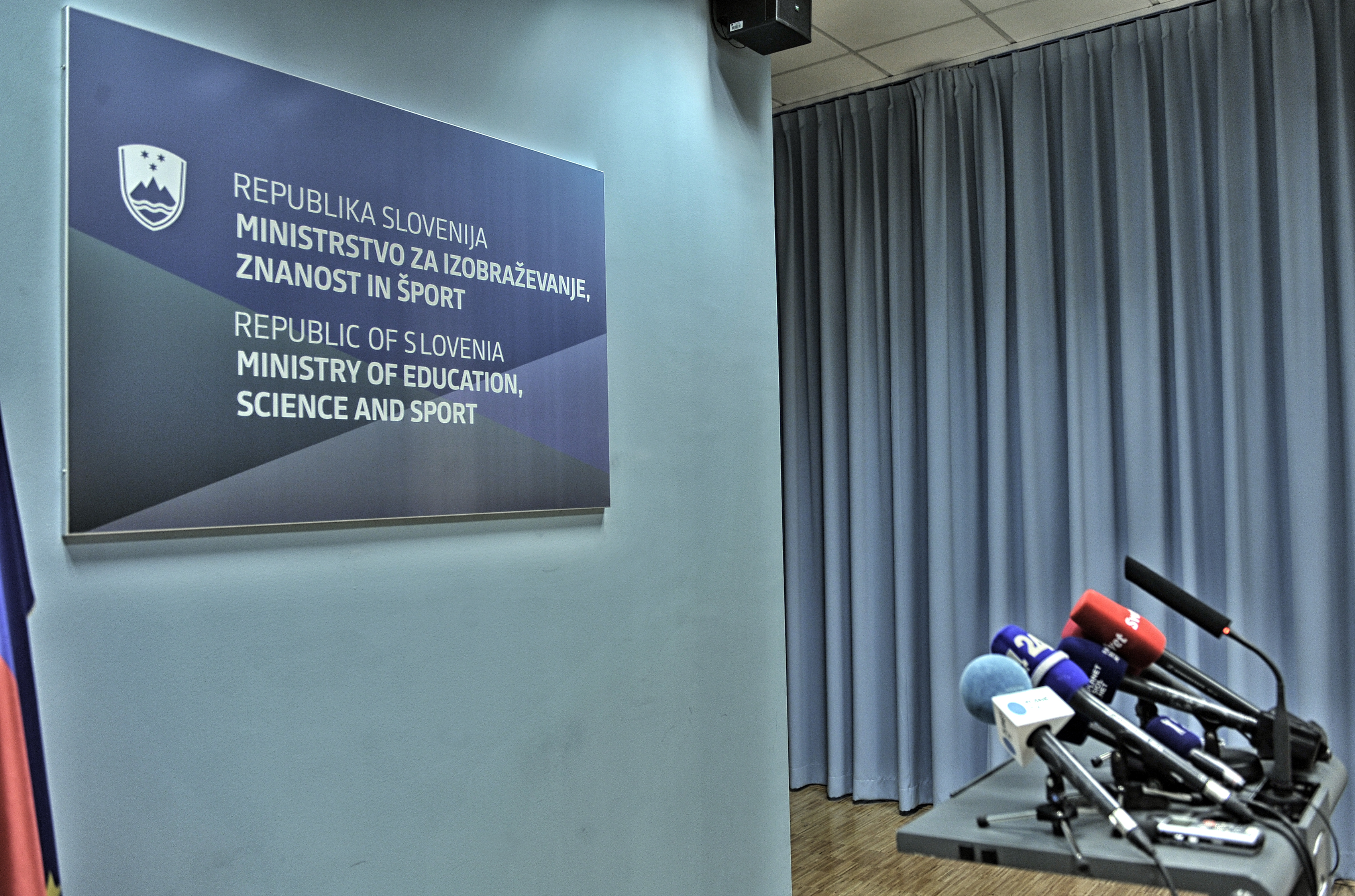 Slovenija, Ljubljana, 06.03.2015, 06. Marec 2015 Ministrstva za izobrazevanje , znanost in sport  pred novinarsko konferenco Stanke Setnikar Cankar. novinar, press, mediji, tv, radio,politika, portret, druzbaFoto:Borut Zivulovic/ Bobo