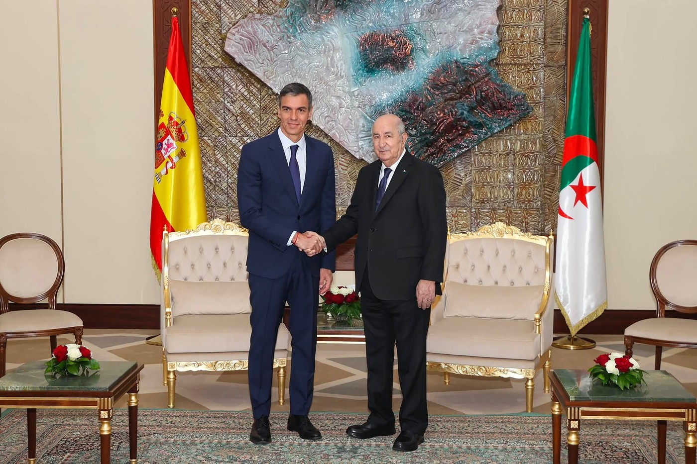 Pedro Sanchez v Alžiriji