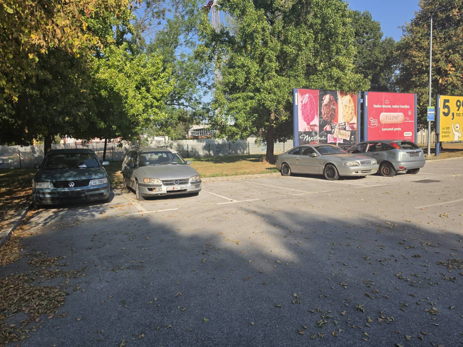 Parkirišče Center Vič zapuščena vozila