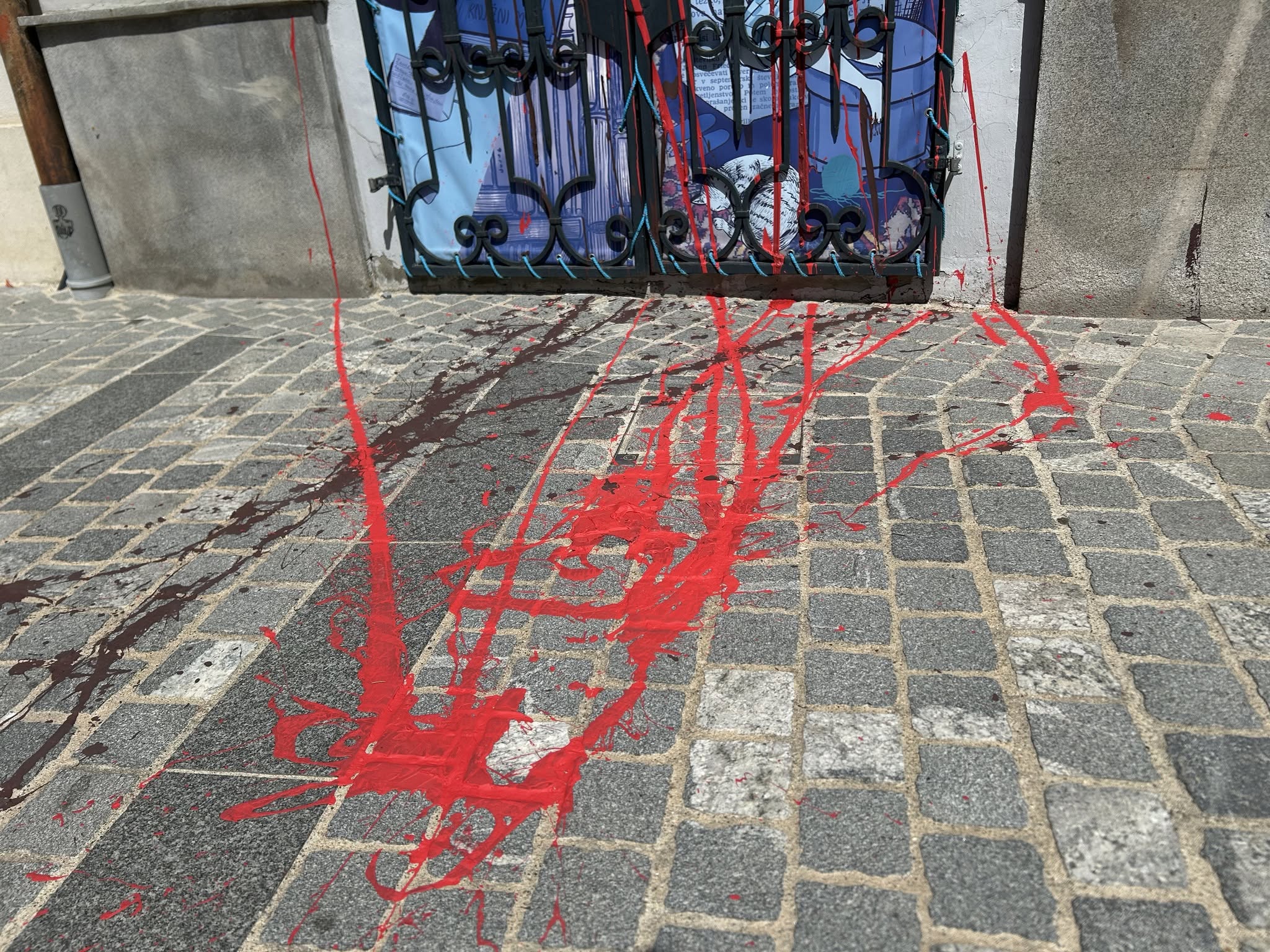 Knjigarna Mariborka znova tarča vandalov