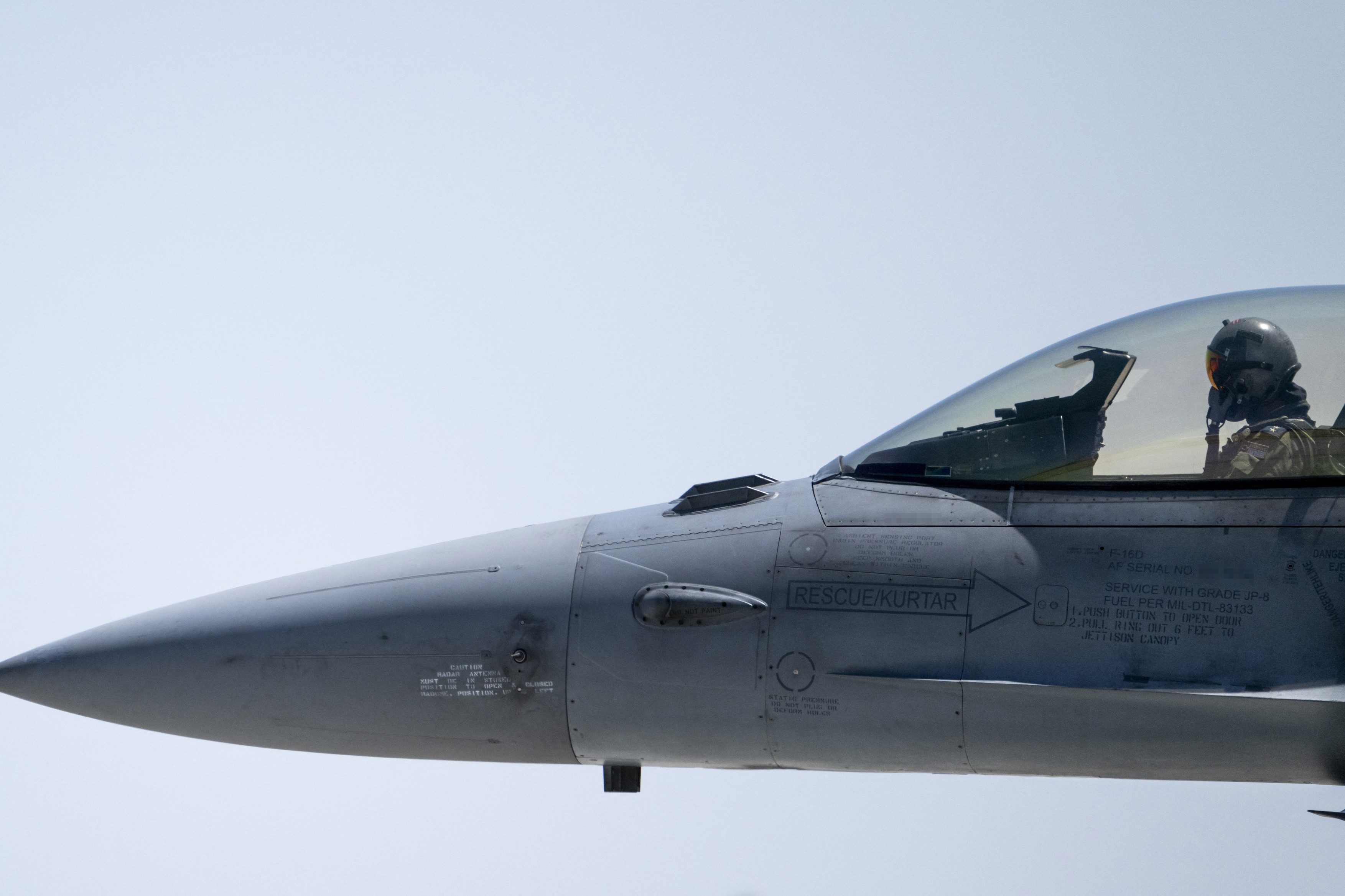 Lovec F-16