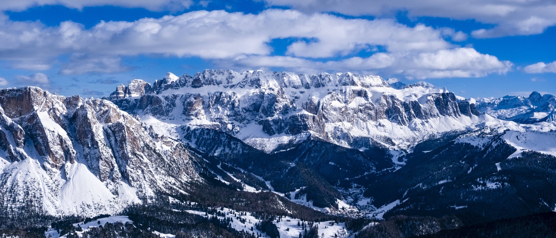 Pogled na Secedo v Dolomitih