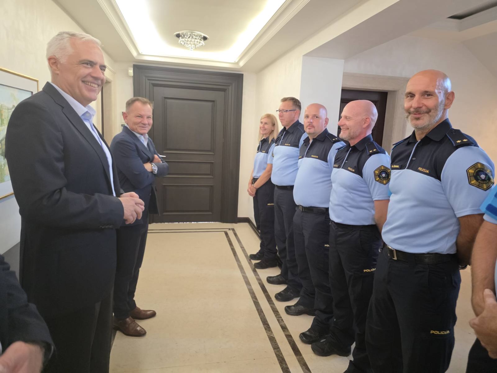 Minister Matoz s slovenskimi policisti v Beogradu
