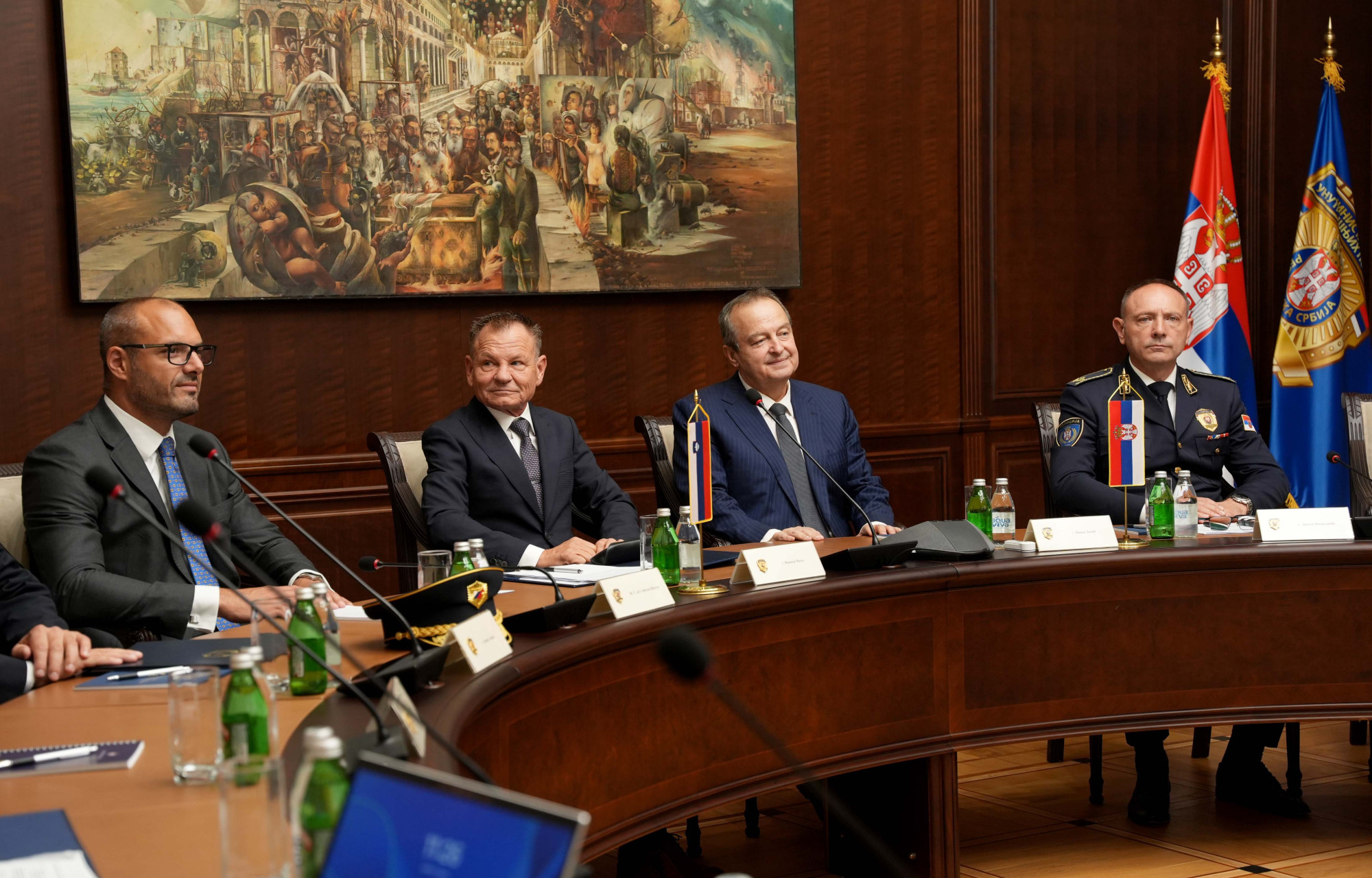 Minister Matoz na obisku pri srbskem notranjem ministru Dačiću