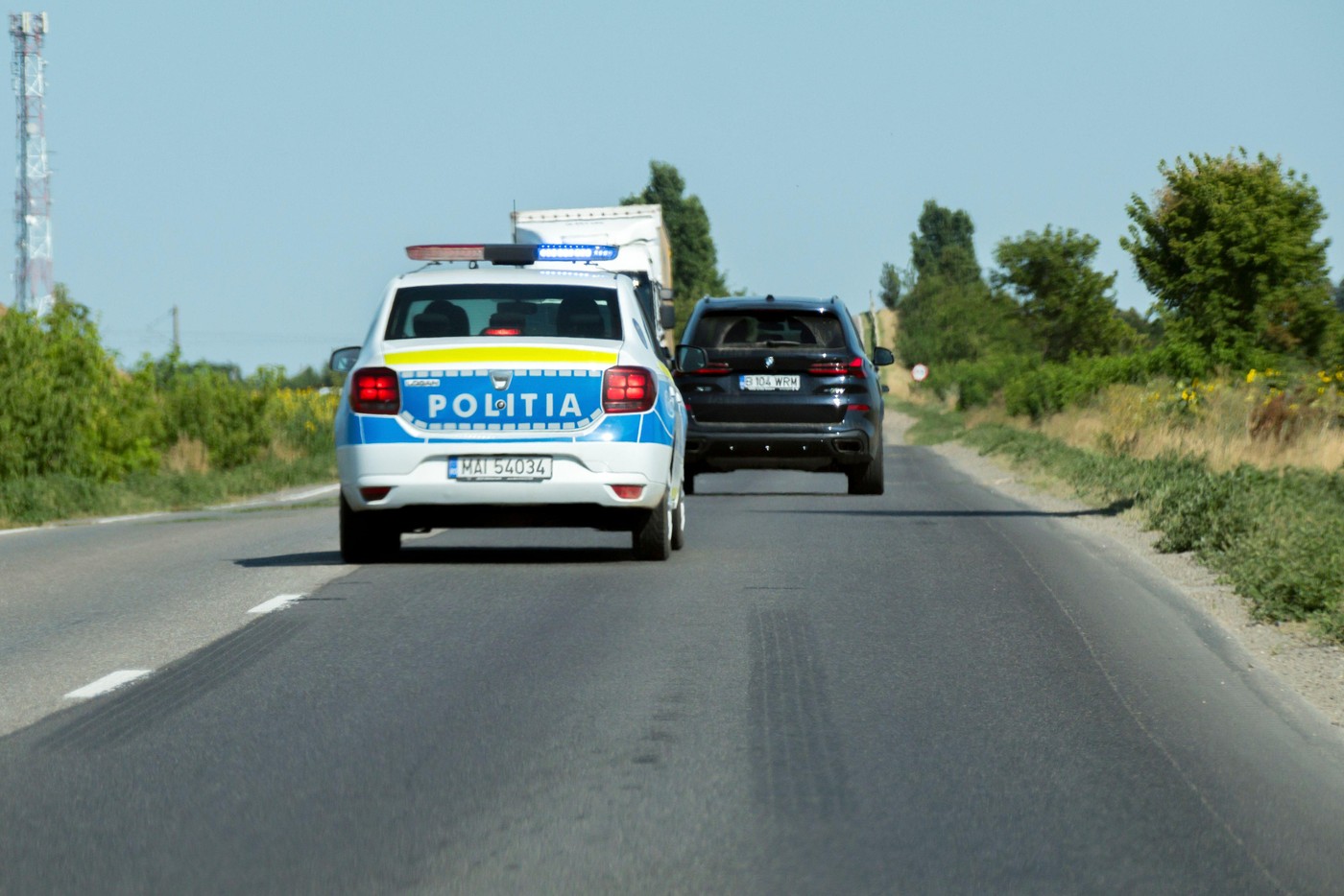 policijski avto na cesti v Romuniji
