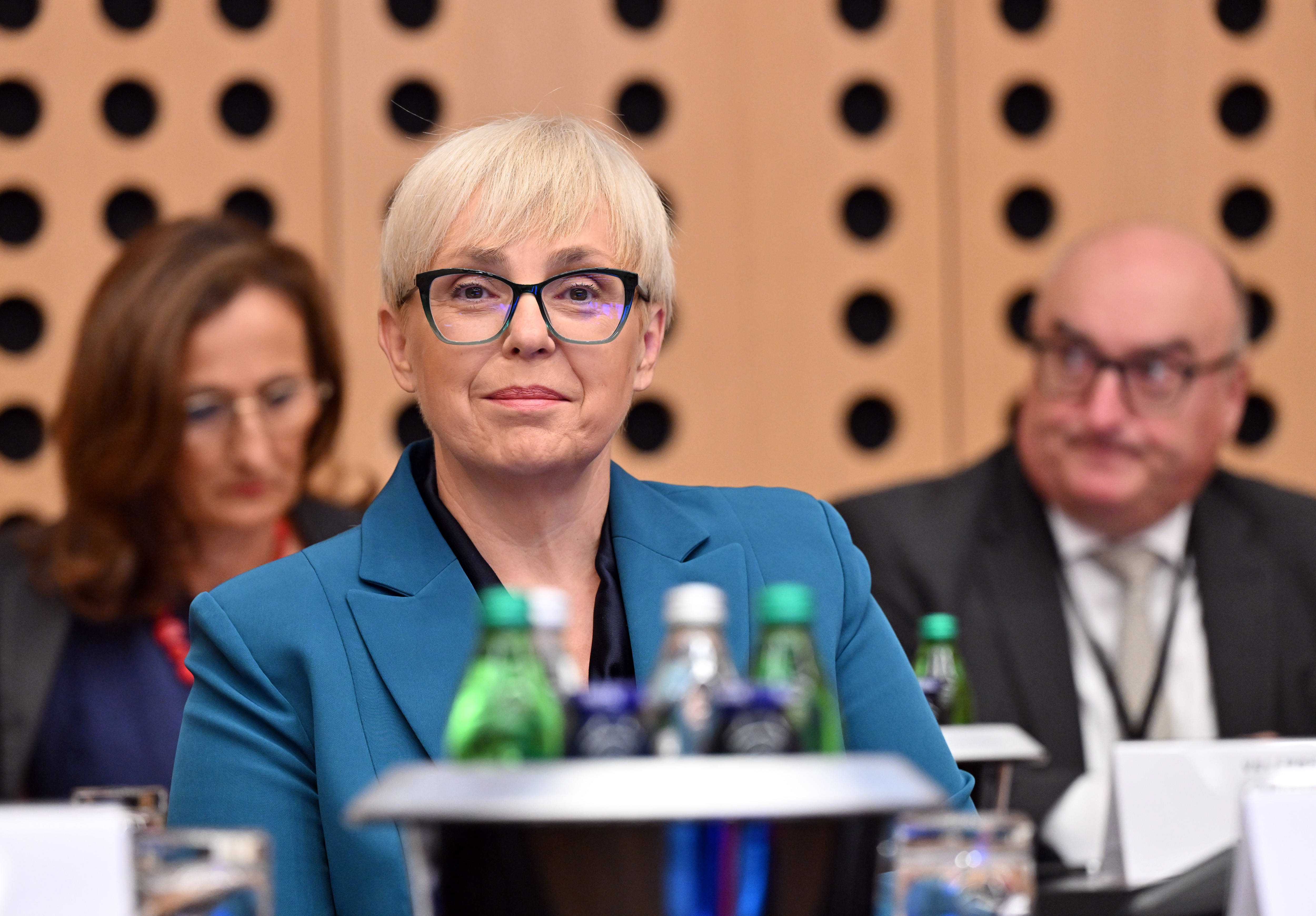 Nataša Pirc Musar govori na posvetu Slovenske diplomacije 2026