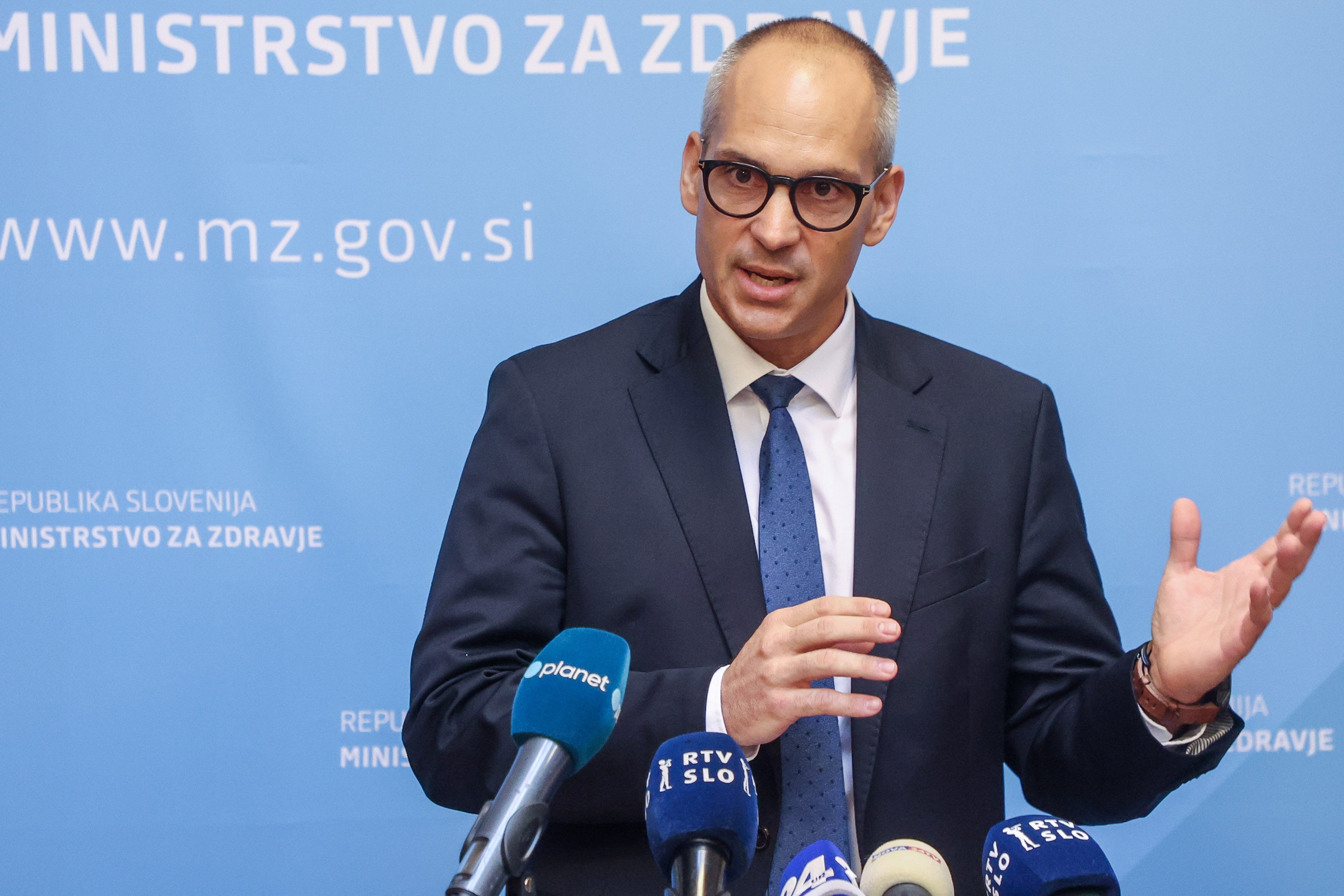 Minister za zdravje Tadej Ostrc je na novinarski konferenci spregovoril o osnutku zakona o skladu RS za napredno zdravljenje redkih bolezni otrok