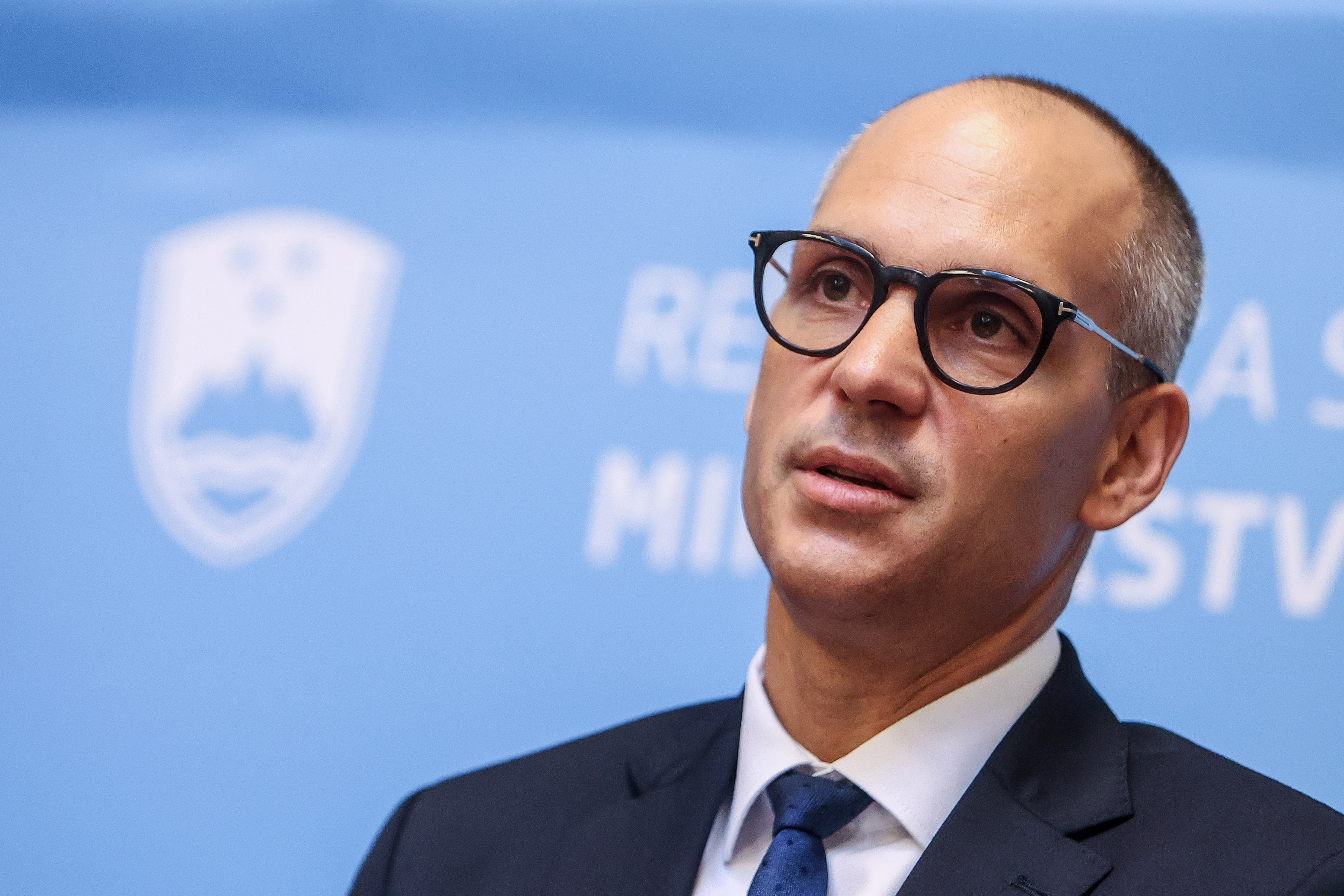 Minister za zdravje Tadej Ostrc je na novinarski konferenci spregovoril o osnutku zakona o skladu RS za napredno zdravljenje redkih bolezni otrok
