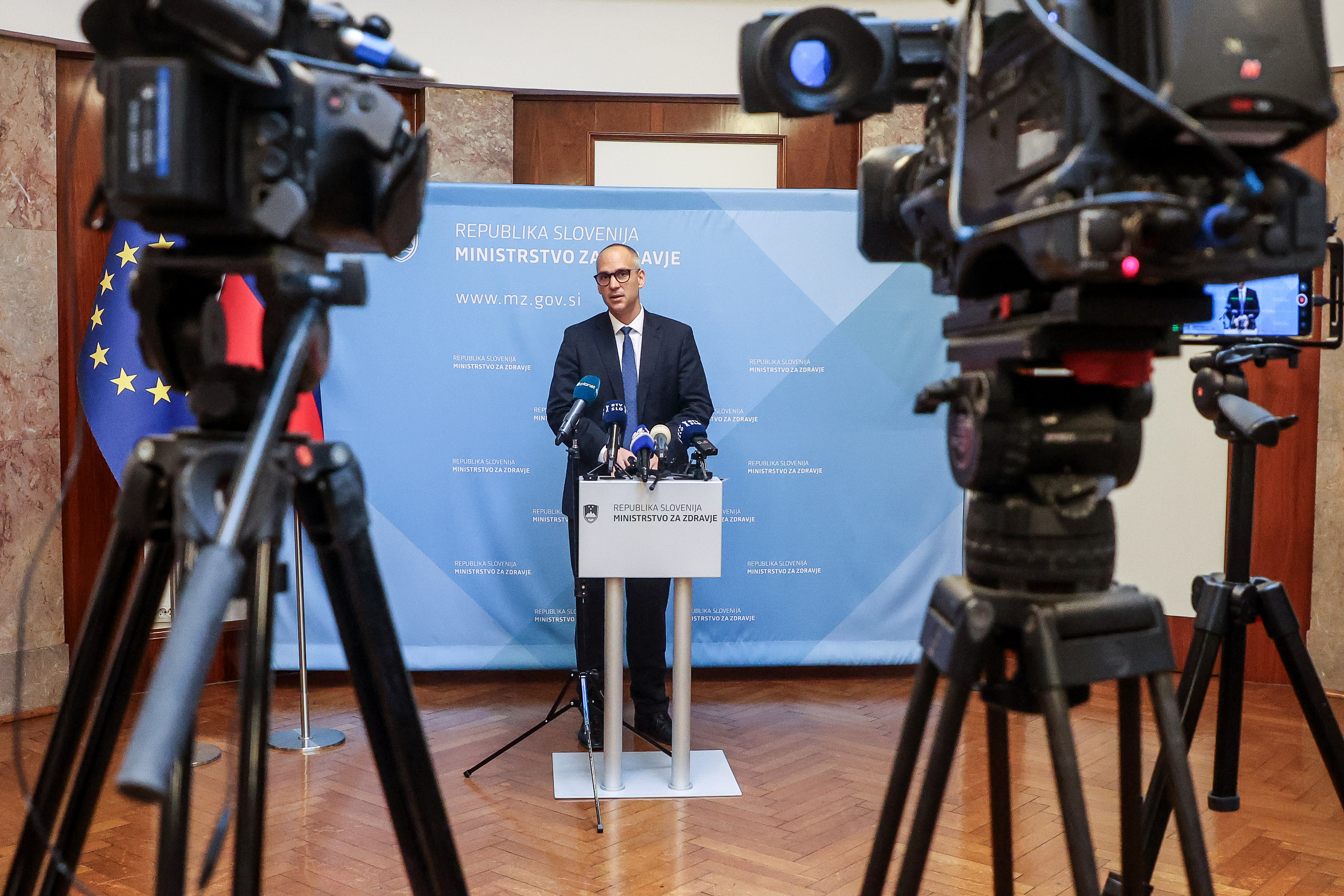 Minister za zdravje Tadej Ostrc je na novinarski konferenci spregovoril o osnutku zakona o skladu RS za napredno zdravljenje redkih bolezni otrok