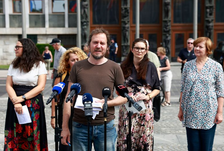 Nevladne organizacije proti predlaganim spremembam zakona o tujcih, Goran Lukić
