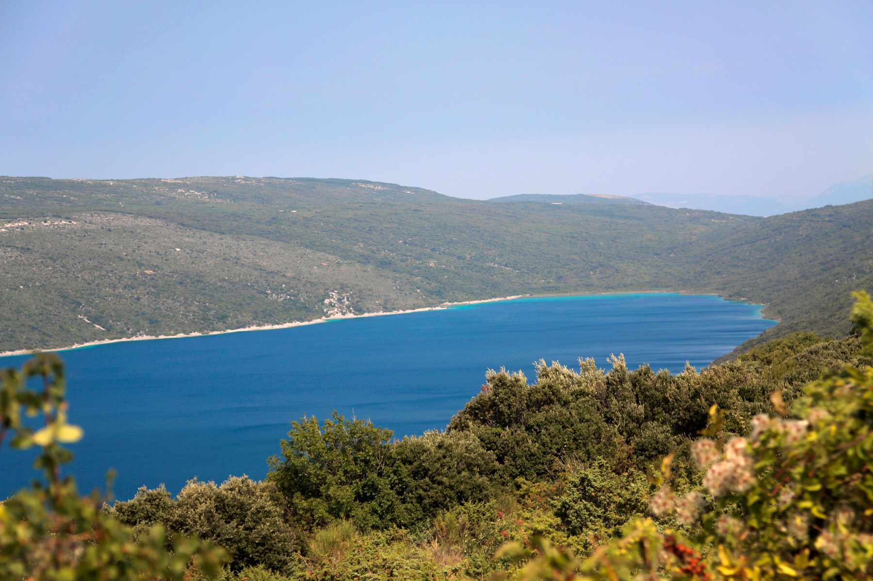 Pogled na vransko jezero