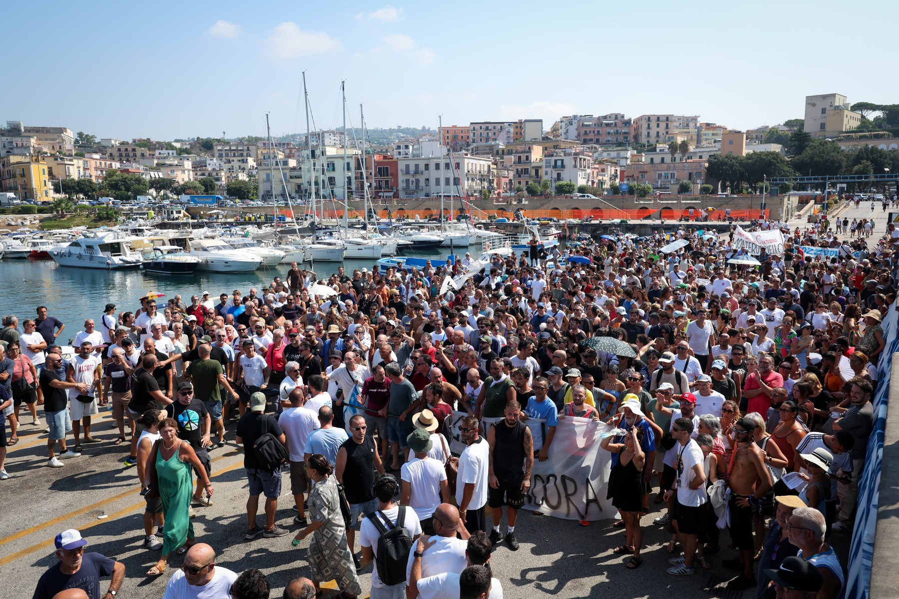 'The Earth Trembles, The Institutions Sleep' Protest-Port Blocked by protesters