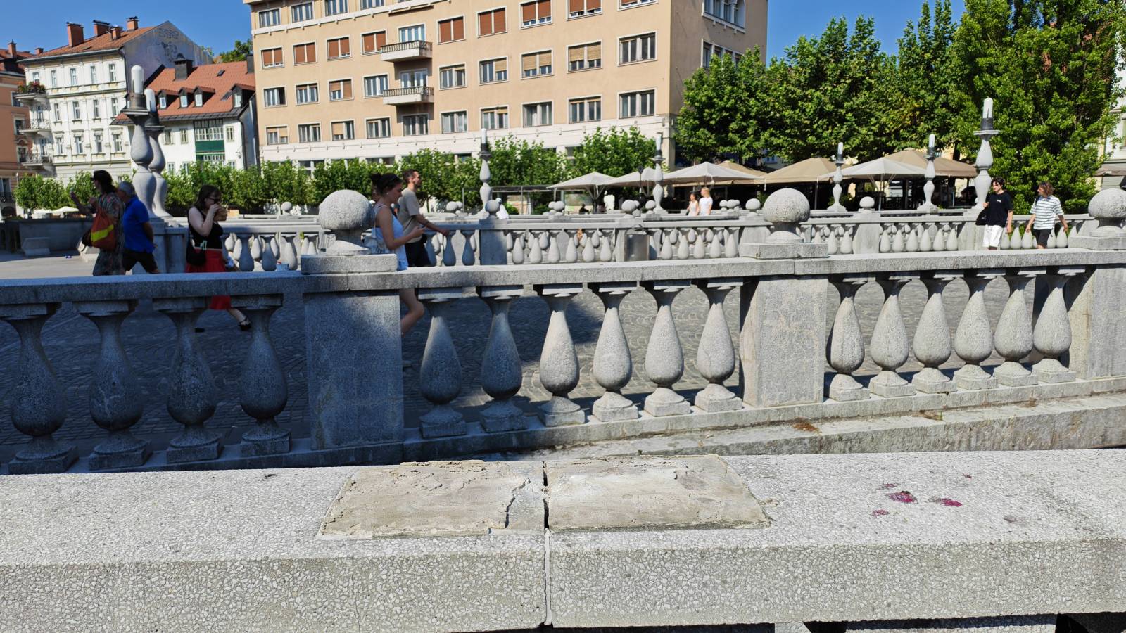 S Tromostovja izginila še ena kamnita krogla