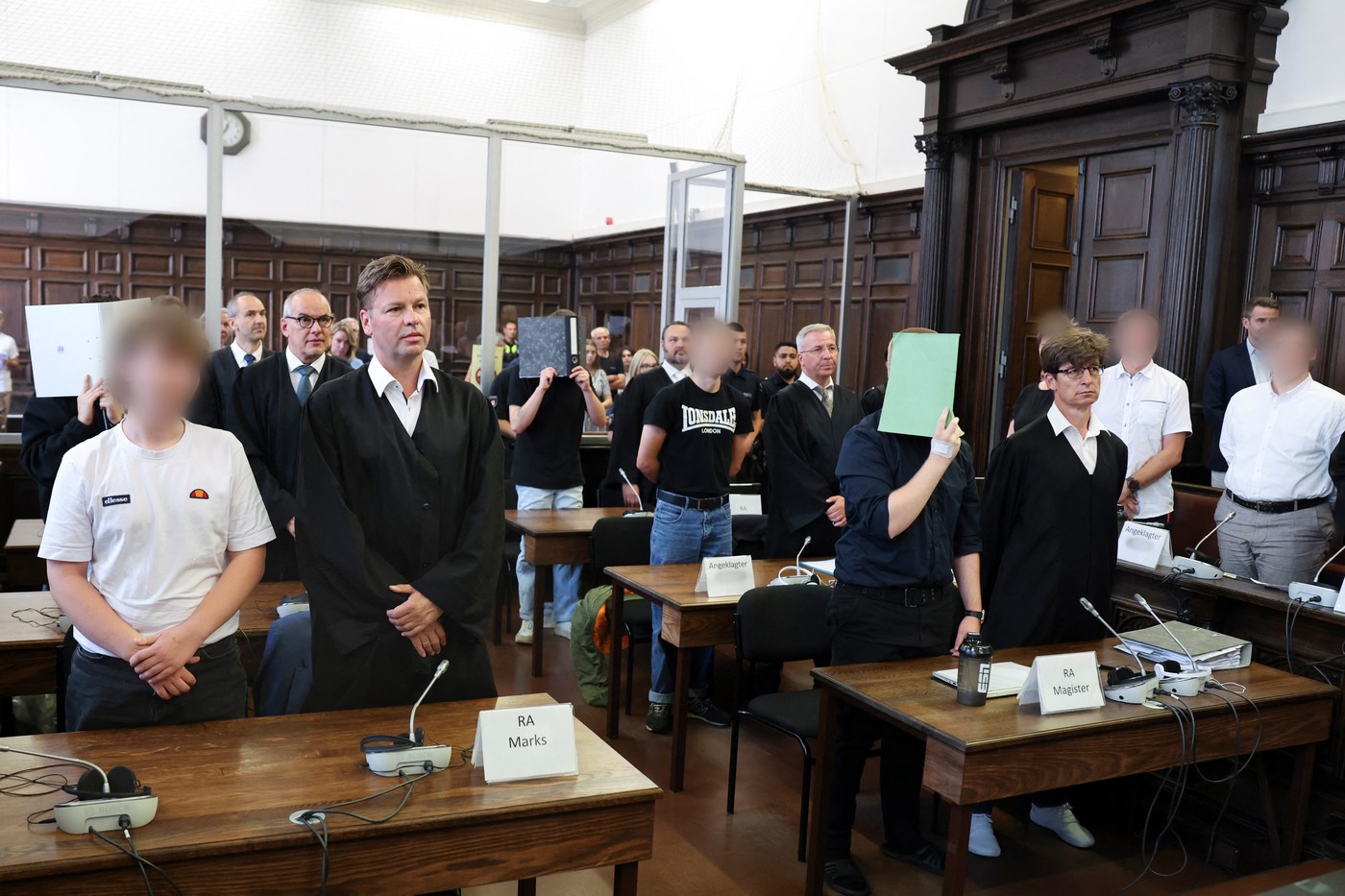 V Nemčiji na zapor obsodili mlade skrajne desničarje