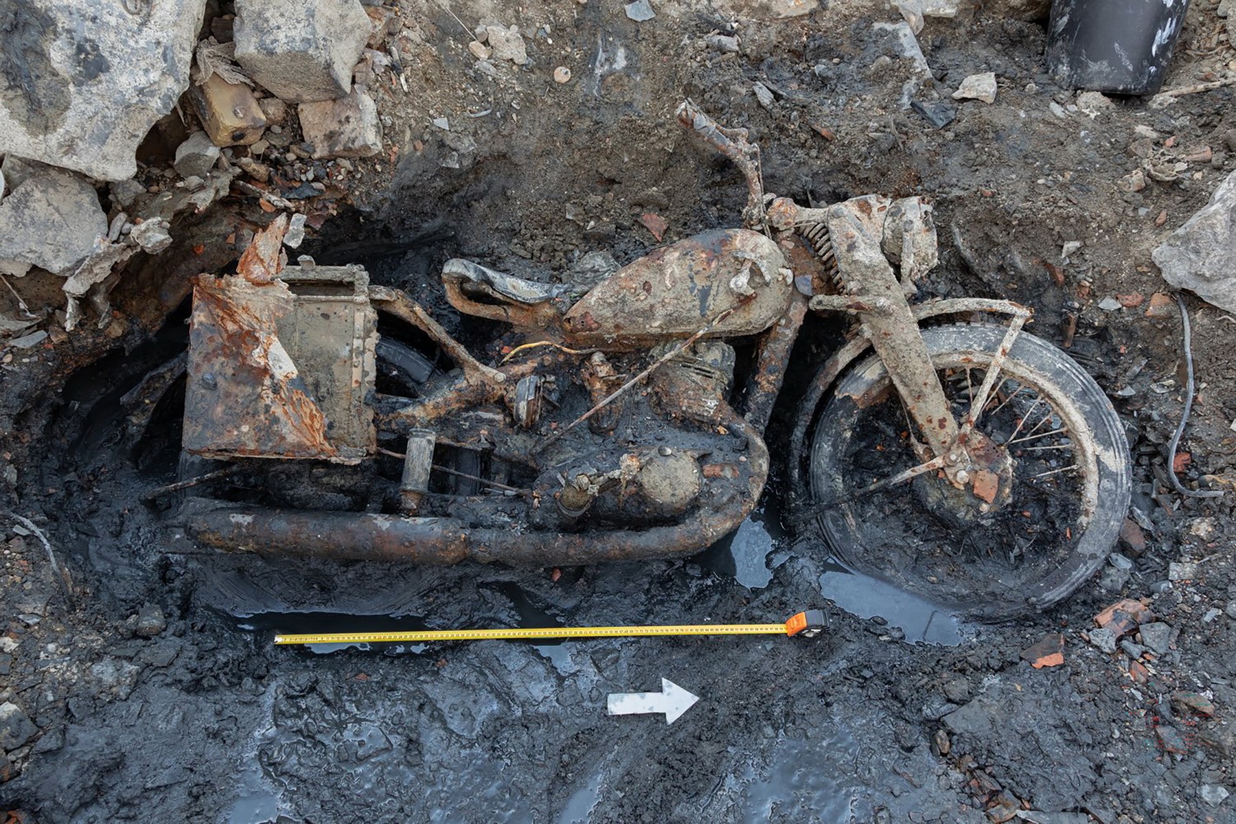Motorno kolo iz časa druge svetovne vojen, ki so ga našli v Donavi