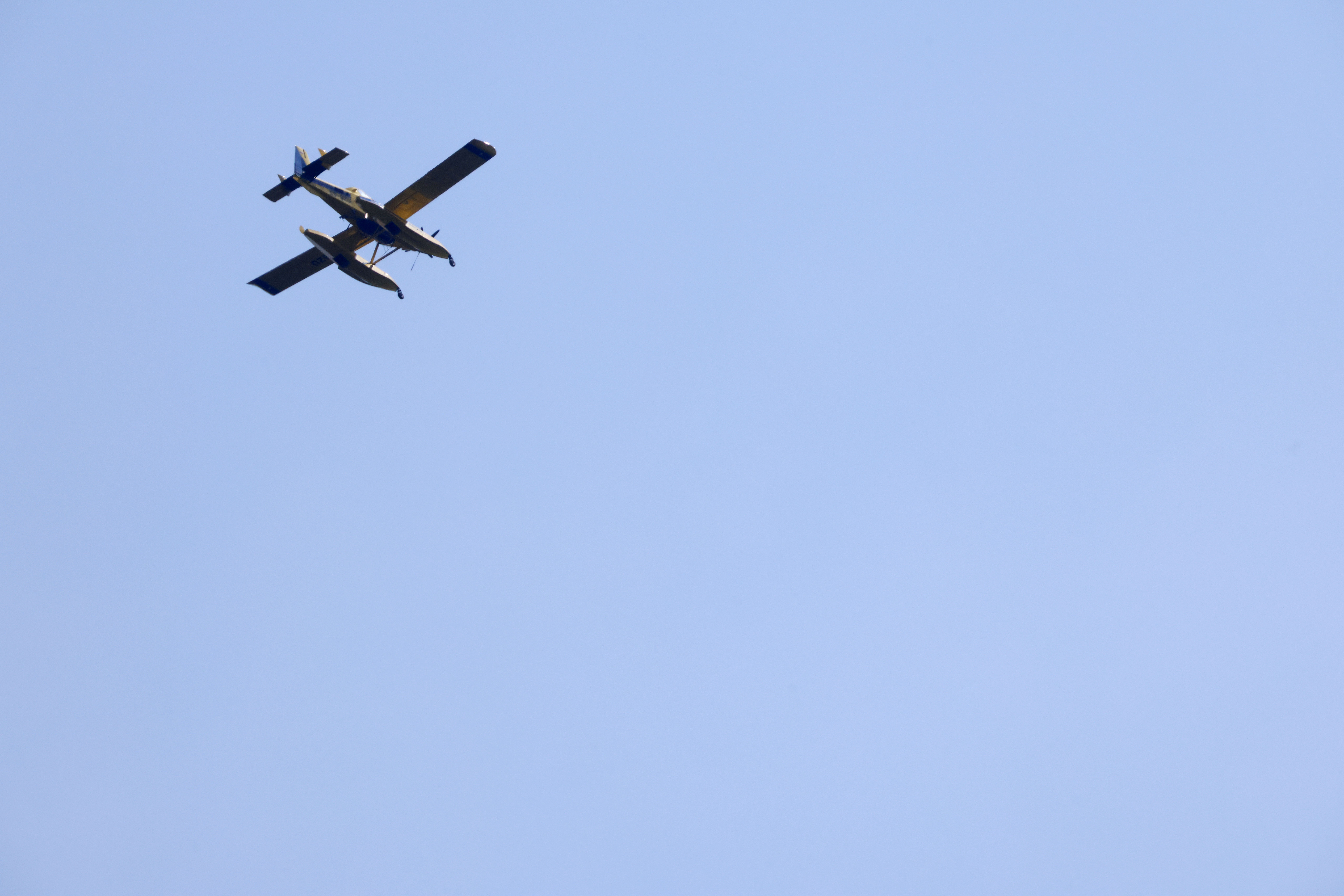 Letalo air tractor gasi požar nad Srednjim Vrhom pri Kranjski Gori