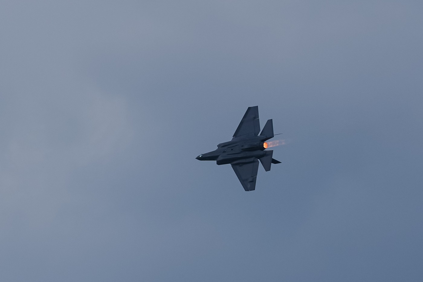Lovec F-35