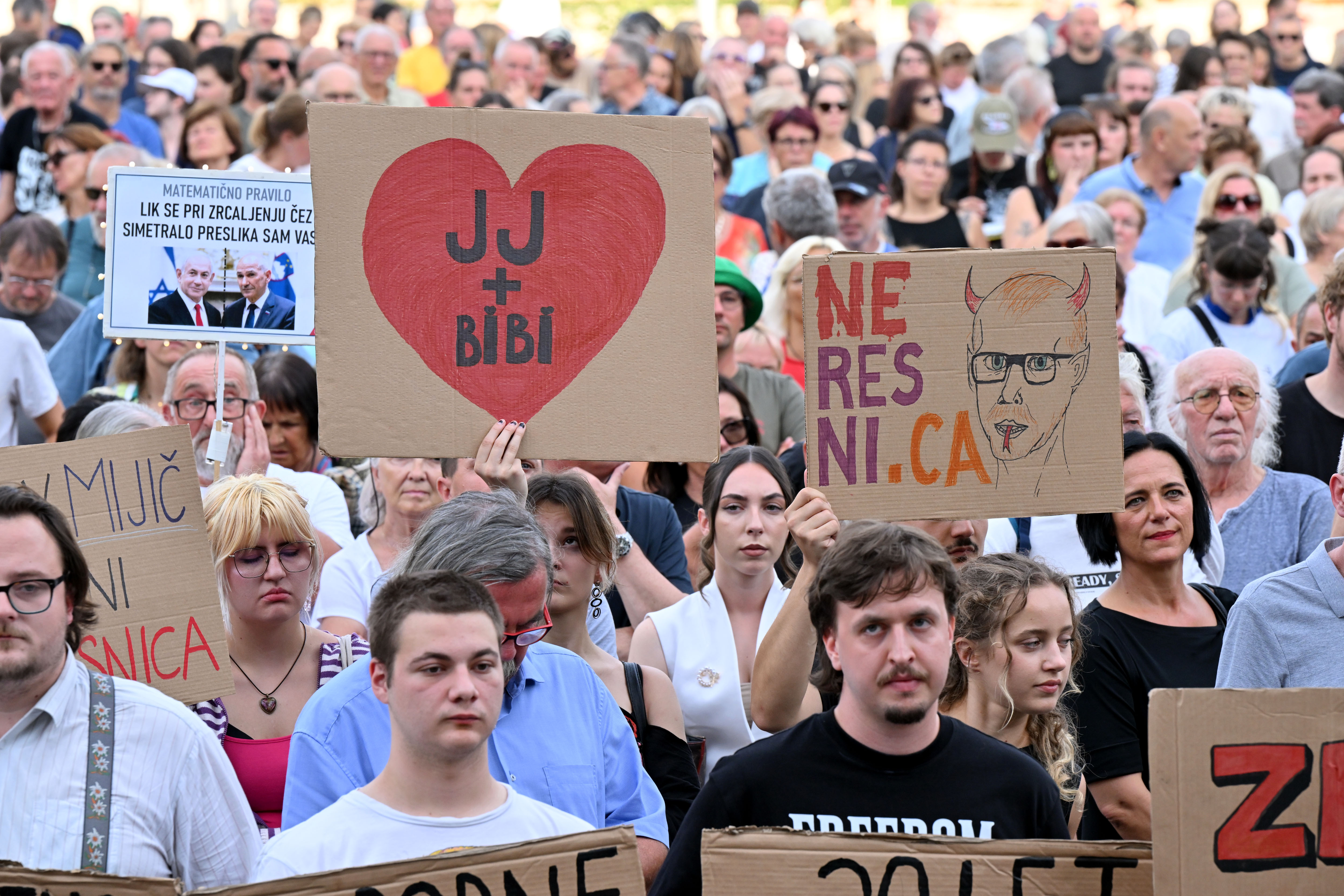 Slovenija, Ljubljana, 02.09.2026, Shod proti Mijičevi koaliciji. protest , parlament, Glas ljudstva, Boris Mijič, Black cubeFoto: Žiga Živulović jr./F.A.Bobo