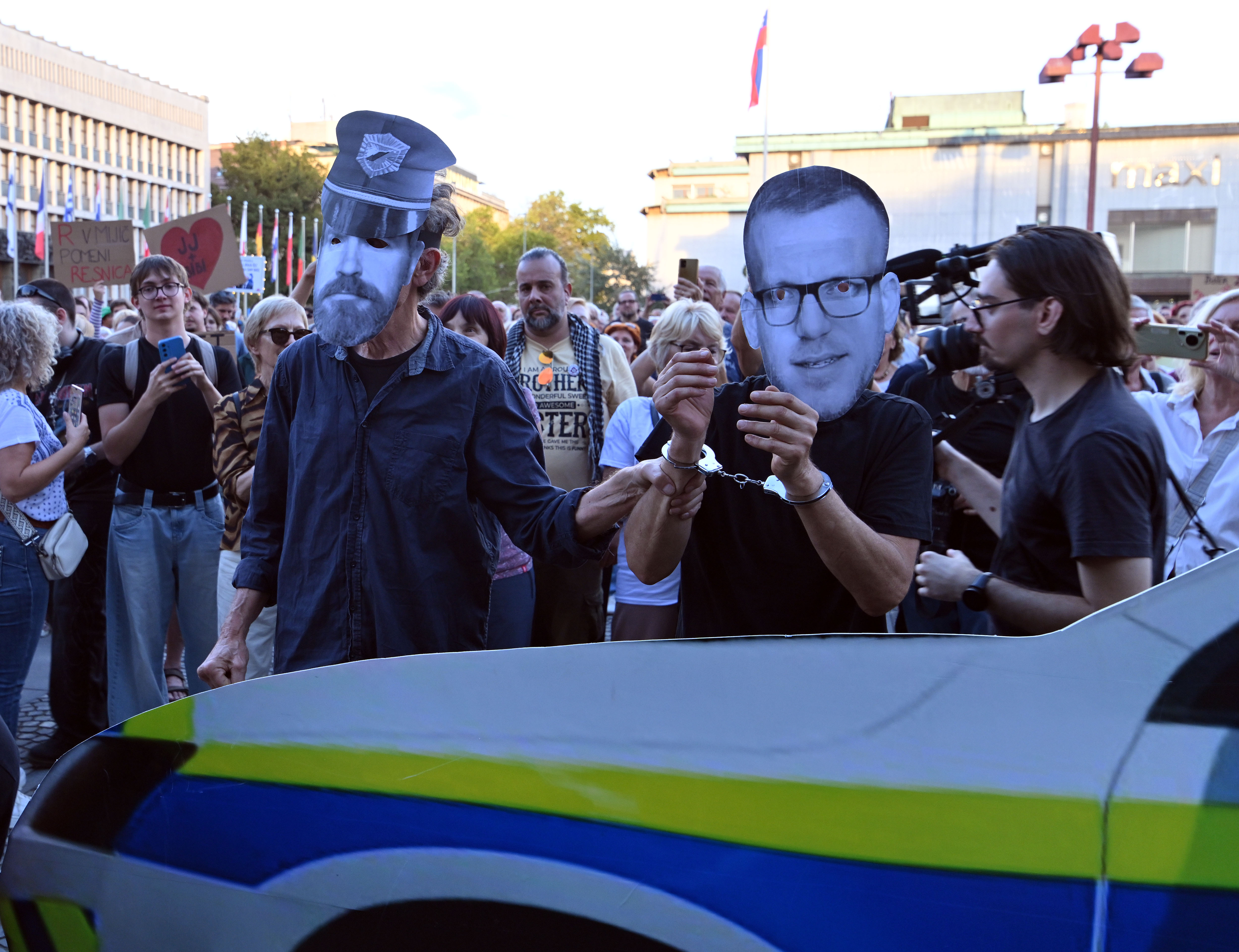 Slovenija, Ljubljana, 02.09.2026, 02. september 2026Shod proti Mijičevi koaliciji. protest , parlament, Glas ljudstva, Boris Mijič, Black cube, Foto: Žiga Živulović jr./F.A.Bobo