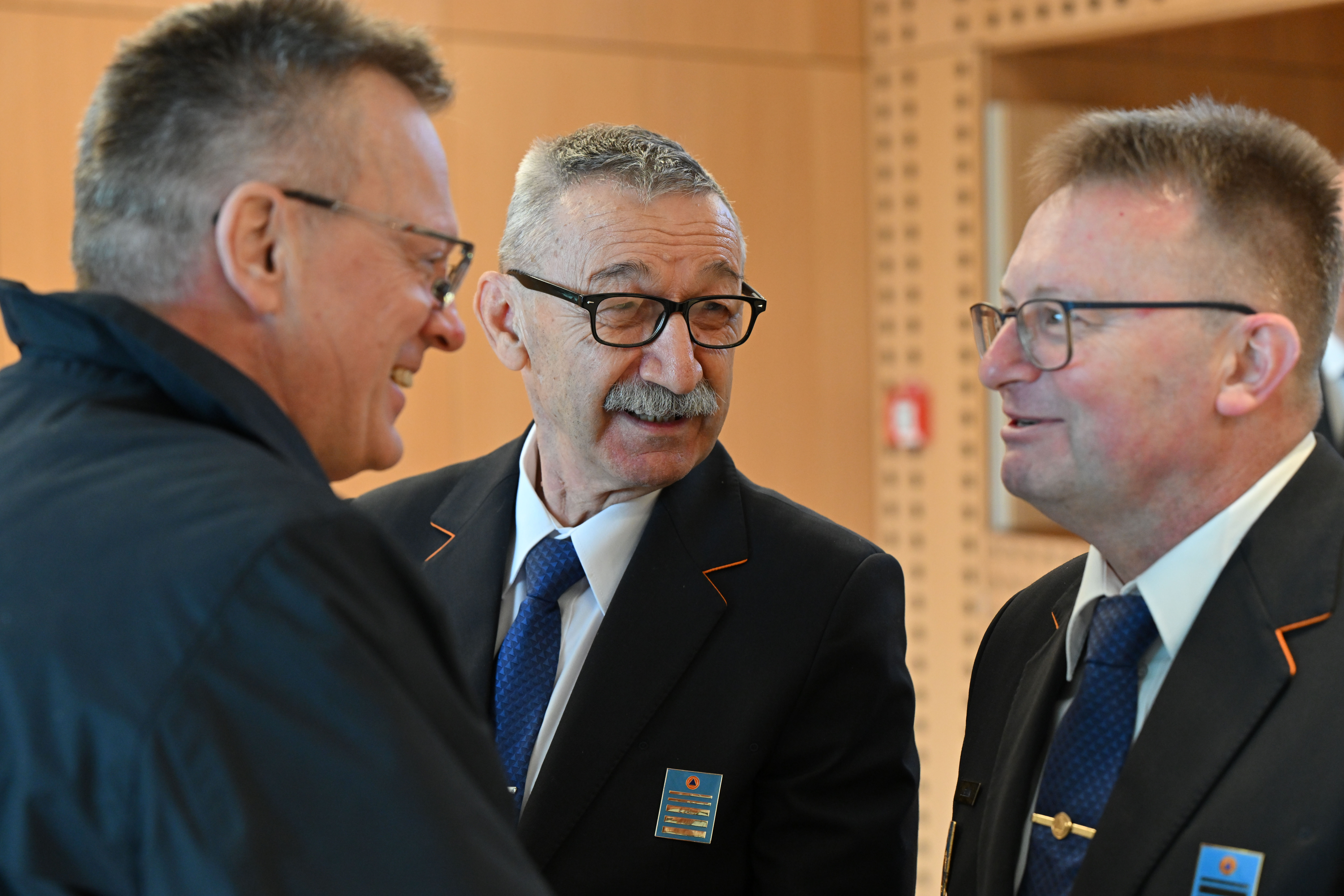 Srečko Šestan, poveljnik Civilne zaščite RS, in Leon Behin, generalni direktor URSZR