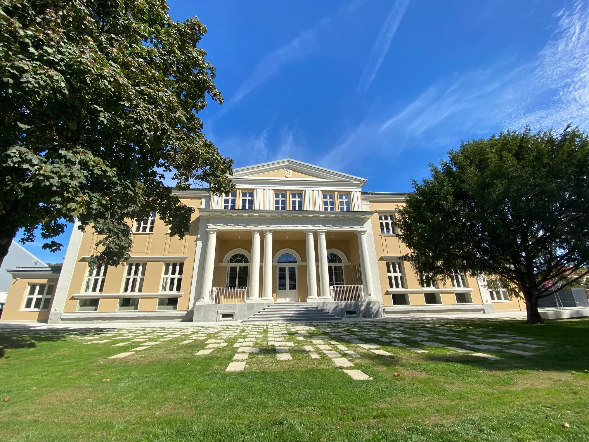 Vila Langer po prenovi