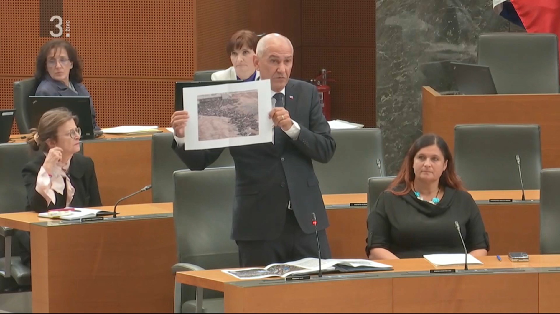 Janez Janša v parlamentu