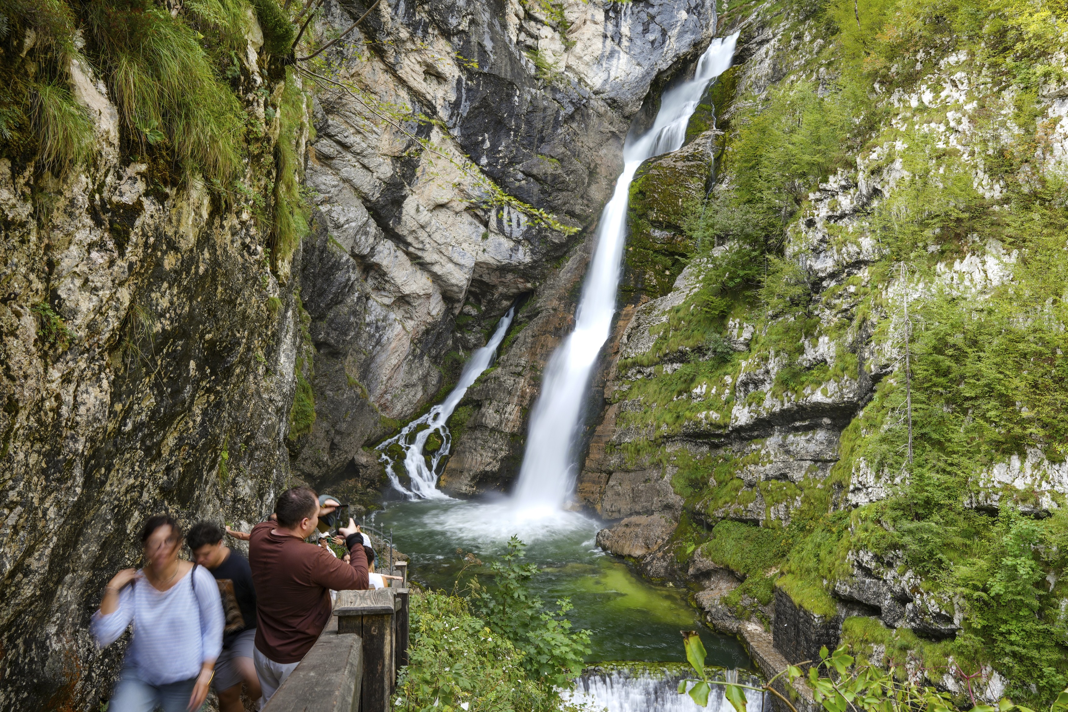 Der Savica -Wasserfall liegt oberhalb des Bohinjer Tals im Triglav-Nationalpark