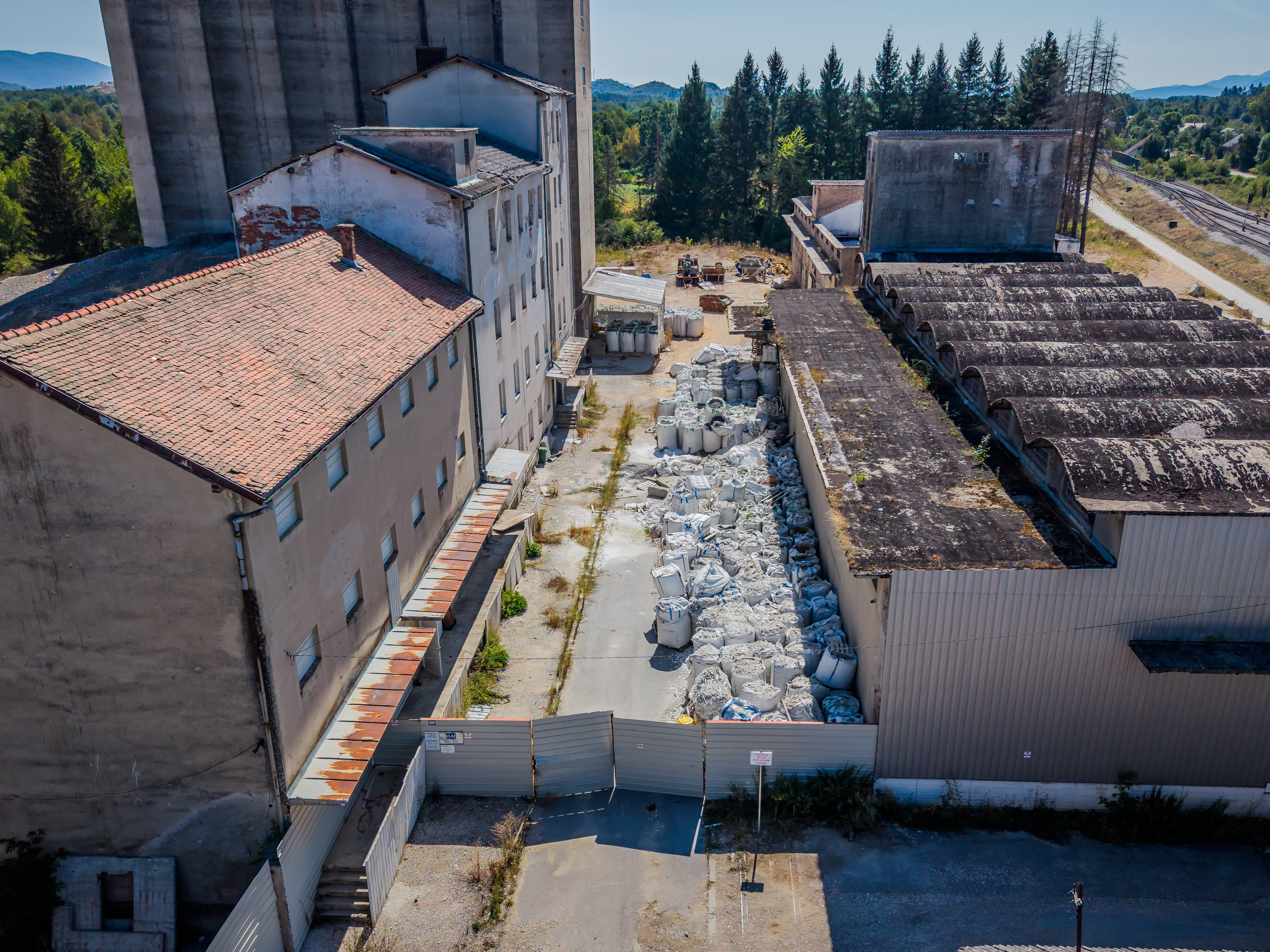 Hrvaška, Gospič 19.08.2026, 19. avgust 2026 Zračna fotografija kraja, kjer so bili odloženi strupeni in nevarni odpadki brez kakršne koli zaščite, ekologija, odpadki,Foto: Zvonimir Barišin/PIXSELL/F.A.Bobo