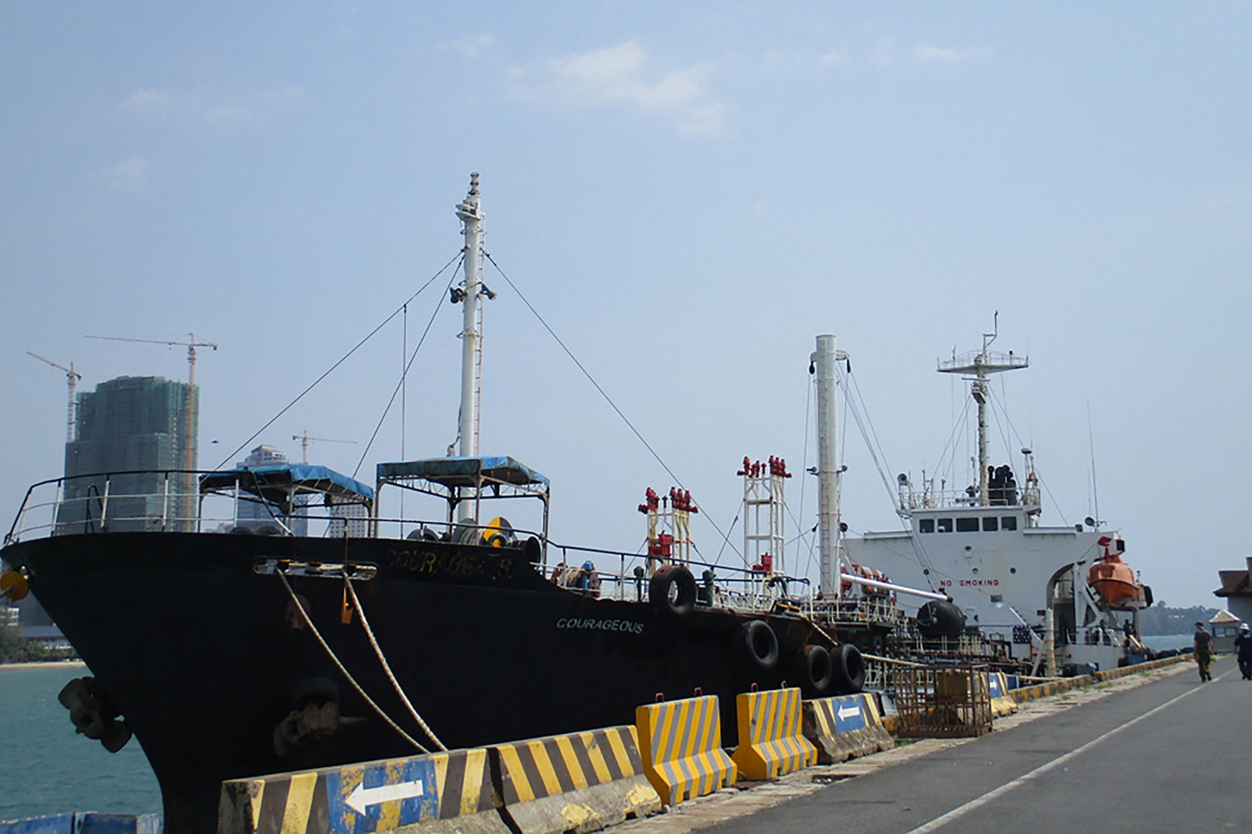 singapurski tanker, ki naj bi prevažal nafto za Severno Korejo, ustavljen leta 2021 na neznani lokaciji