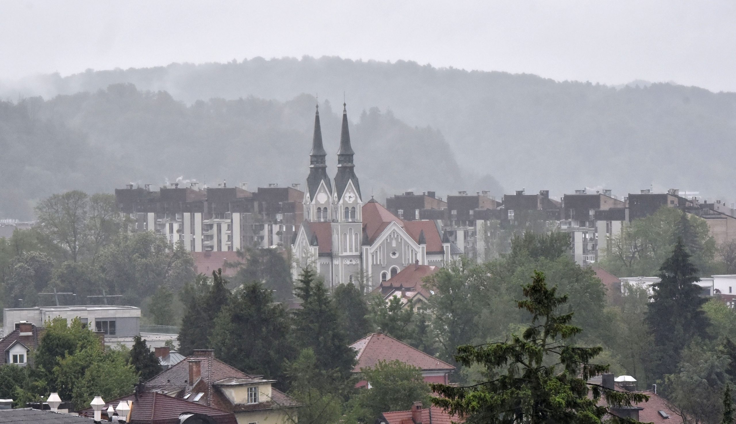 Razgled na deževno Ljubljano