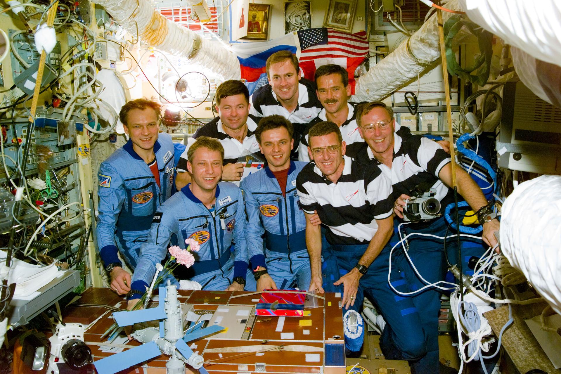 Chris Hadfield na vesoljski postaji Mir