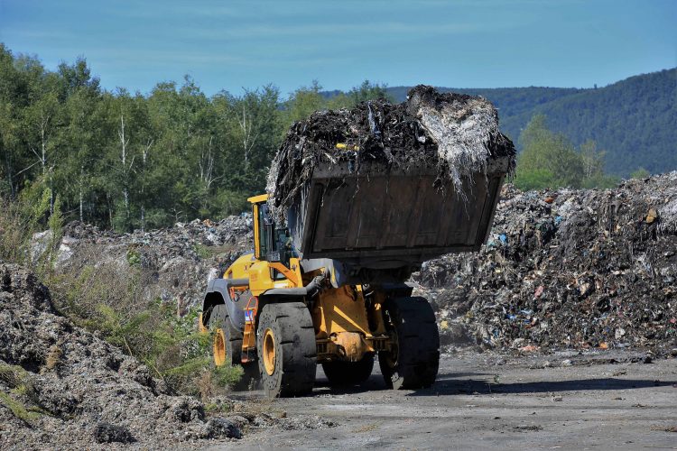 AAG: Pogorišče odpadkov na deponiji