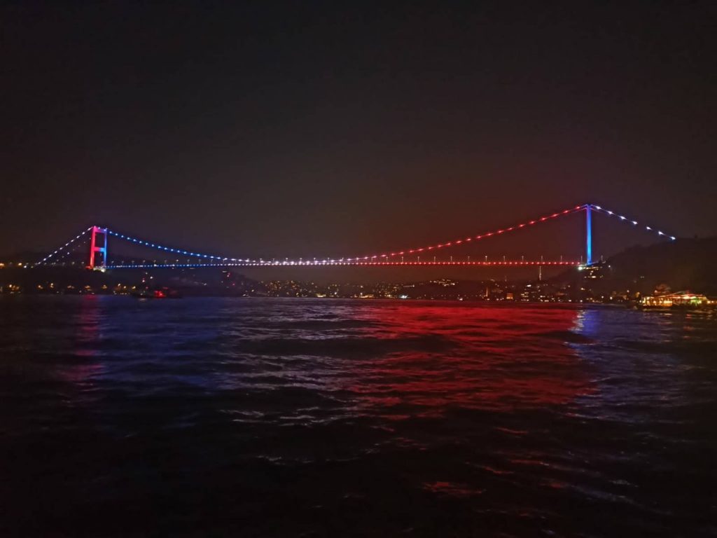 30 let Slovenije: Bosporski most v Istanbulu