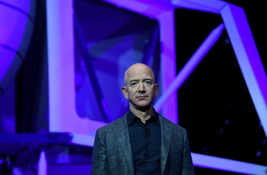 Jeff Bezos odstopil kot direktor Amazona