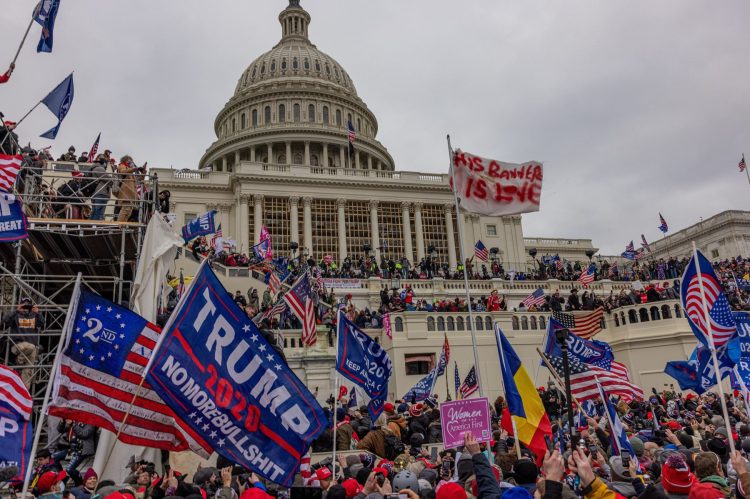 Trump in vdor njegovih podpornikov v Kapitol