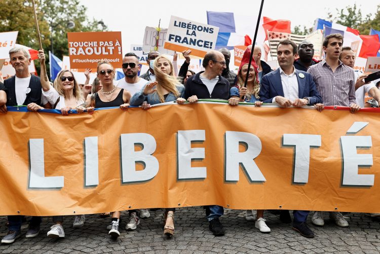 Protesti proti covid-19 ukrepom v Franciji