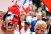 Protesti proti covid-19 ukrepom v Franciji