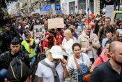 Protest proti covidnemu potrdilu v Parizu