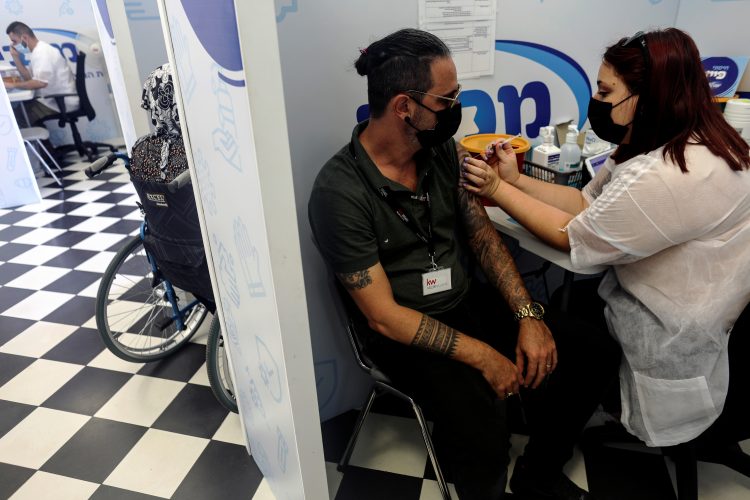 Tretji odmerek cepiva v Izraelu