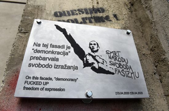 Tabla Grafit Janez Janša Pekarna Maribor