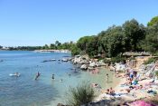 plaža rovinj istra hrvaška