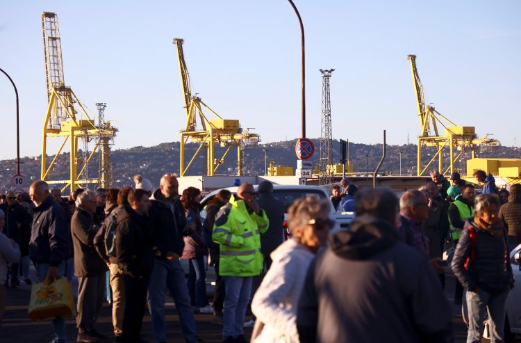 Trst: Protest v pristanišču