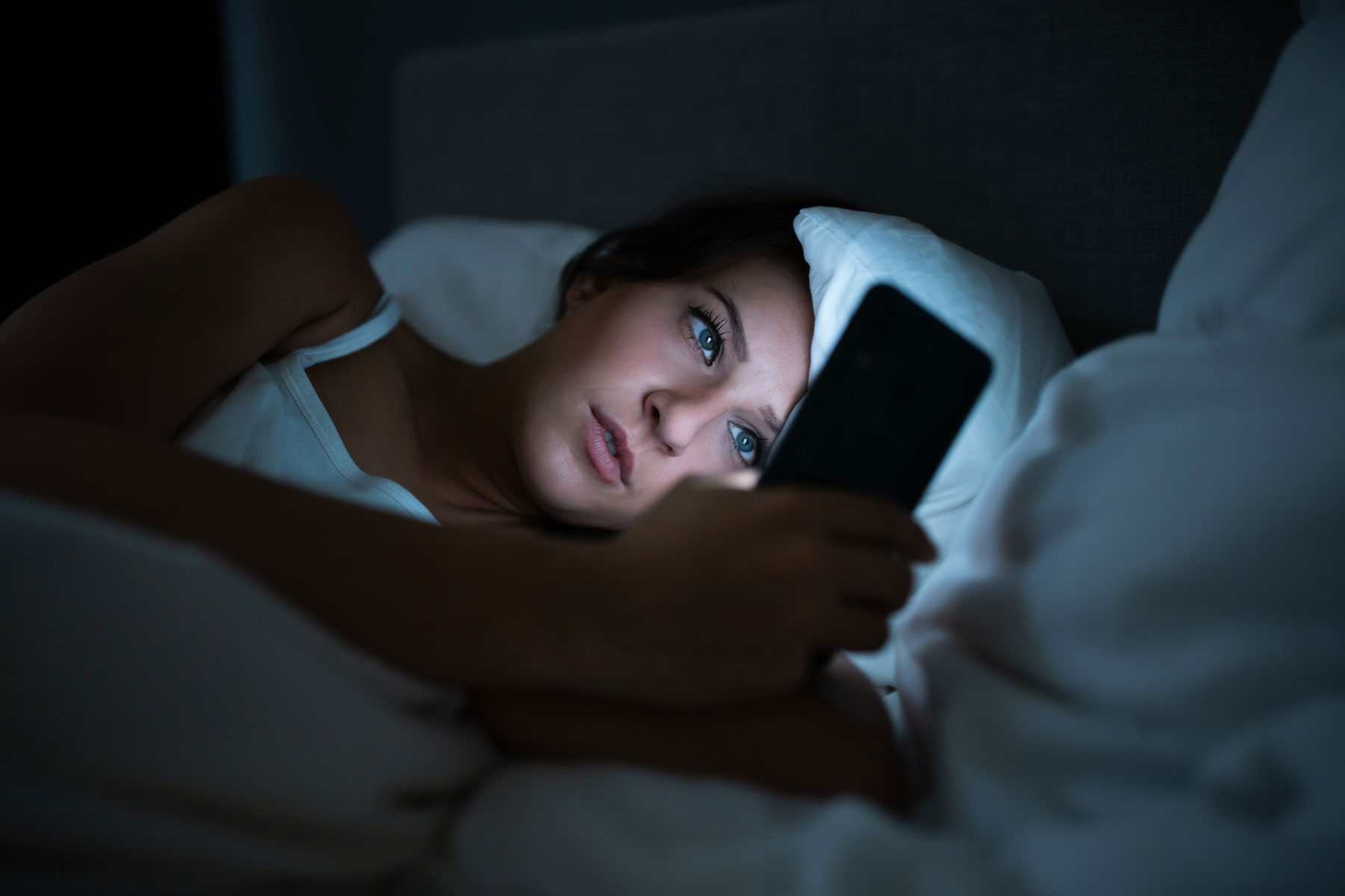 Strokovnjak za spanje razkriva, česa ne storite, če se zbudite sredi noči - N1