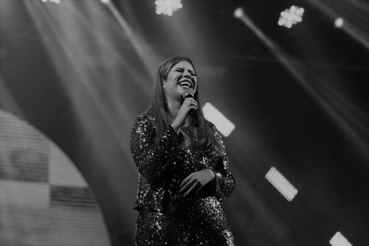 Brazilska pevka Marilia Mendonca umrla v letalski nesreči