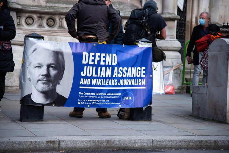 Jualian Assange
