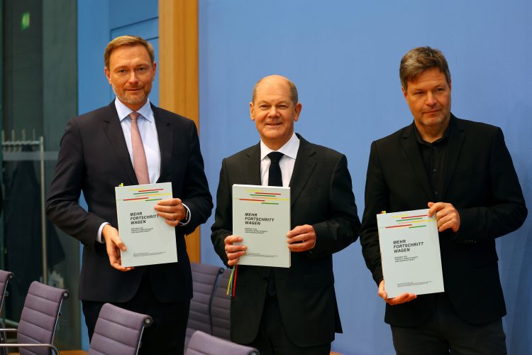 Nemški socialdemokrati, Zeleni in liberalci podpisali koalicijski sporazum